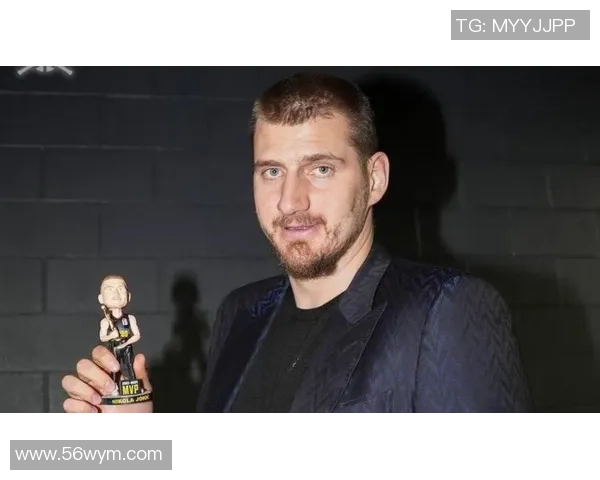 足球明星中是否存在白人球员及其在足球历史中的地位分析